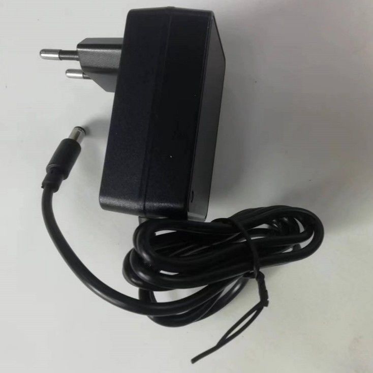 CE 12.6 V 2A ชาร์เจอร์ EU Plug DC5521 เครื่องเชื่อมท่อ สําหรับใช้แบตเตอรี่ 12V