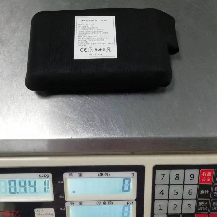 เสื้อผ้าที่อบอุ่นในฤดูหนาว แบตเตอรี่ 7.4V 12V 10000mAh หัวชาร์จ DC สีดํา