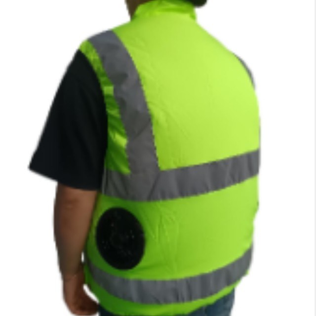 เสื้อกั๊กนิรภัยสีเขียวพร้อมพัดลมระบายความร้อน เสื้อกั๊กสะท้อนแสง Hi Vis และพัดลมสำหรับพนักงานรักษาความปลอดภัยและคนงานบนท้องถนน