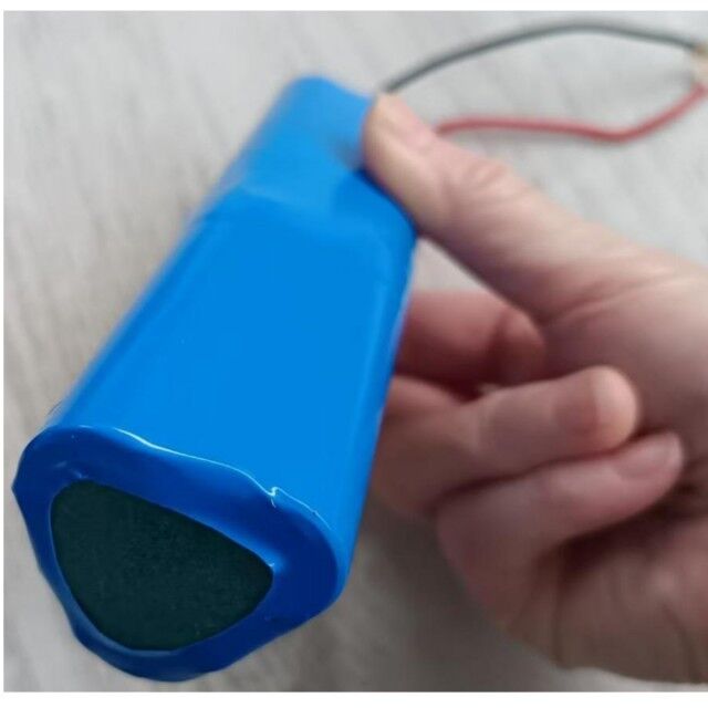 แบตเตอรี่สามเหลี่ยมที่กําหนดเอง 18650 6s1p 22.2V แบตเตอรี่ 3500mAh สําหรับปืนนวด