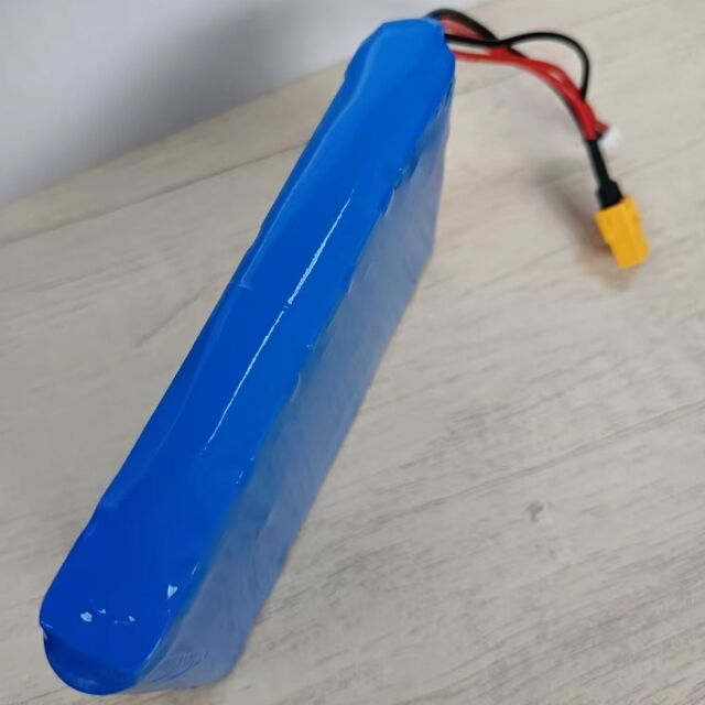 ชุดแบตเตอรี่แบบกำหนดเอง 7s1p 18650 24V 3500mAh สำหรับมอเตอร์ 350W พร้อมปลั๊ก Xt60